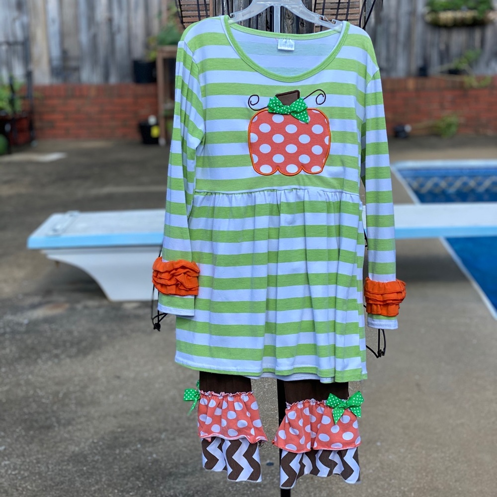 COPY - 2pc boutique outfit with pumpkin design. size 8
